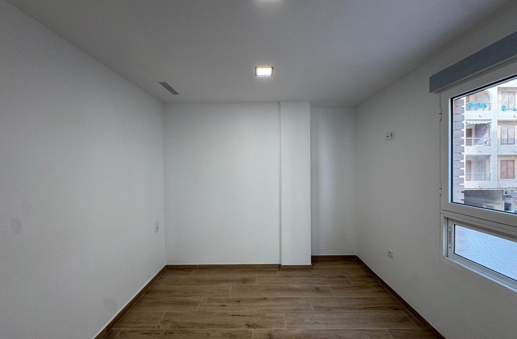 Resale - Apartment - Torrevieja - La Mata