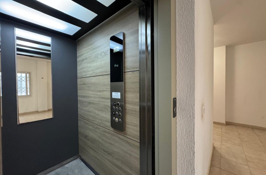 Resale - Apartment - Torrevieja - La Mata