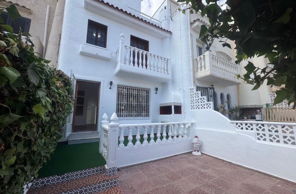 Resale - Terraced house - Torrevieja - Los Frutales