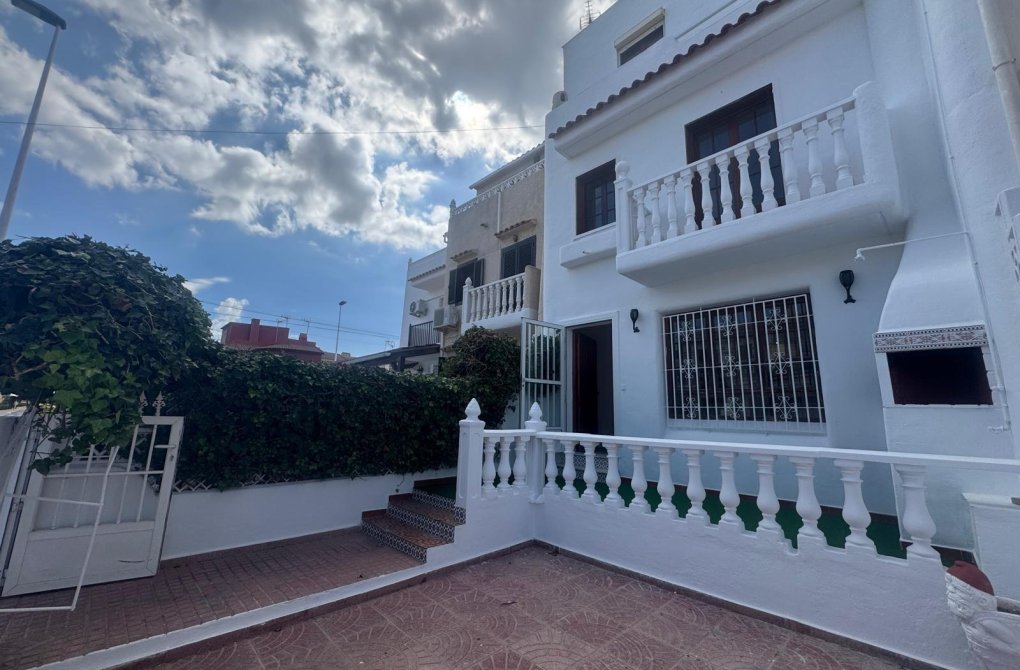 Resale - Terraced house - Torrevieja - Los Frutales