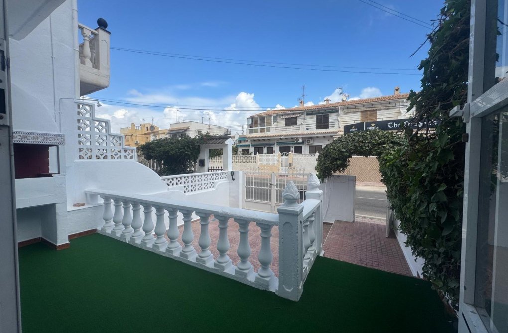 Resale - Terraced house - Torrevieja - Los Frutales