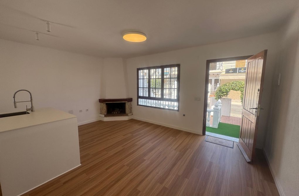 Resale - Terraced house - Torrevieja - Los Frutales