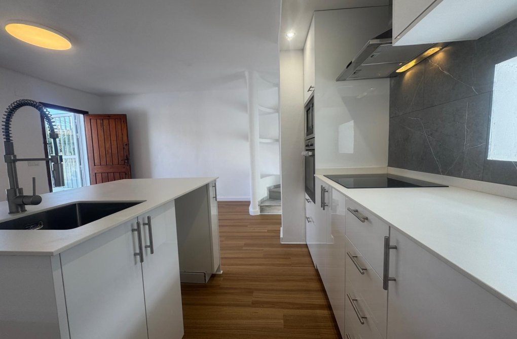 Resale - Terraced house - Torrevieja - Los Frutales