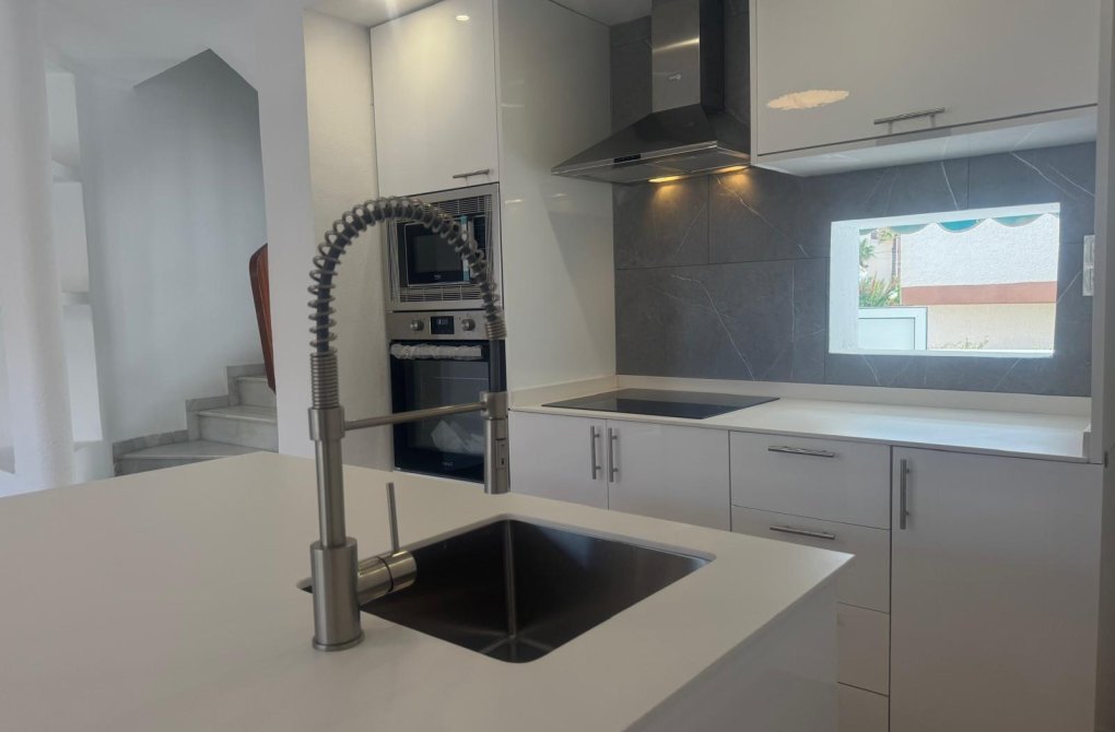 Resale - Terraced house - Torrevieja - Los Frutales