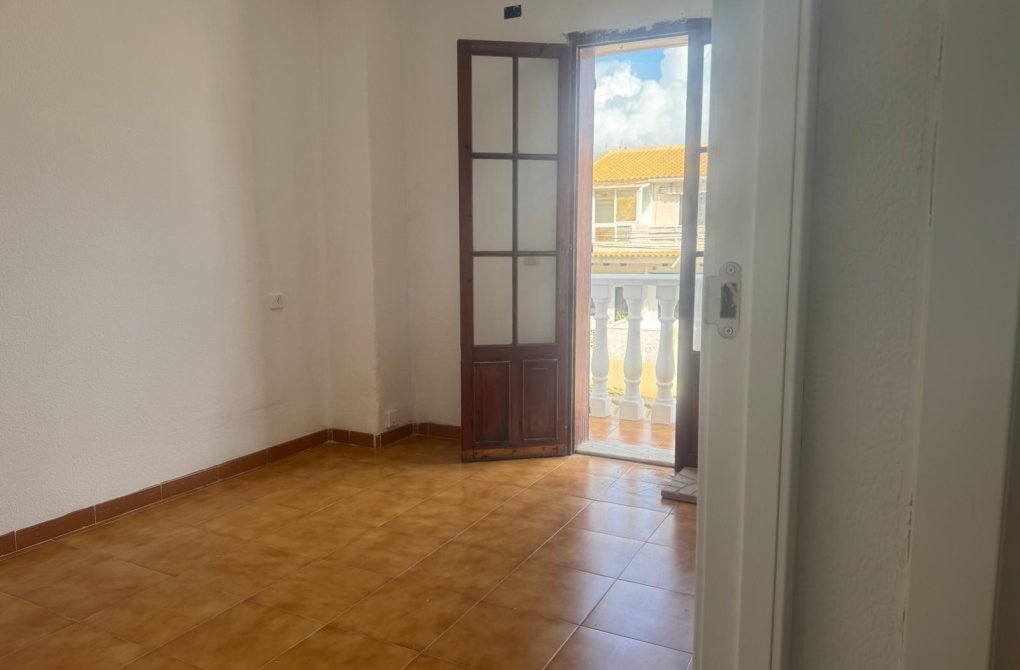 Resale - Terraced house - Torrevieja - Los Frutales