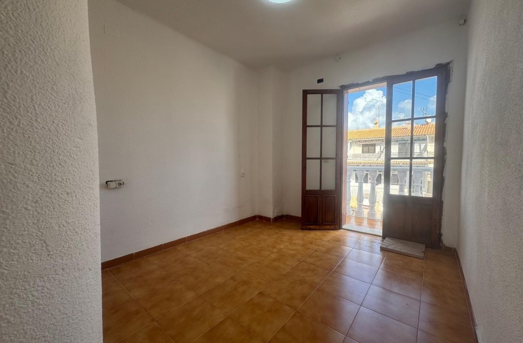 Resale - Terraced house - Torrevieja - Los Frutales