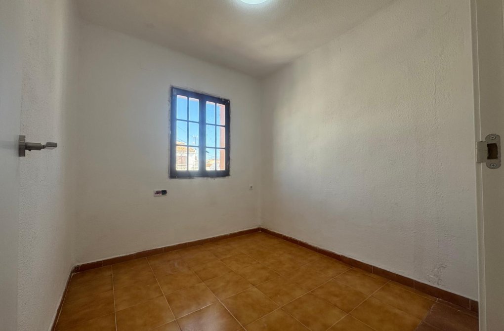 Resale - Terraced house - Torrevieja - Los Frutales