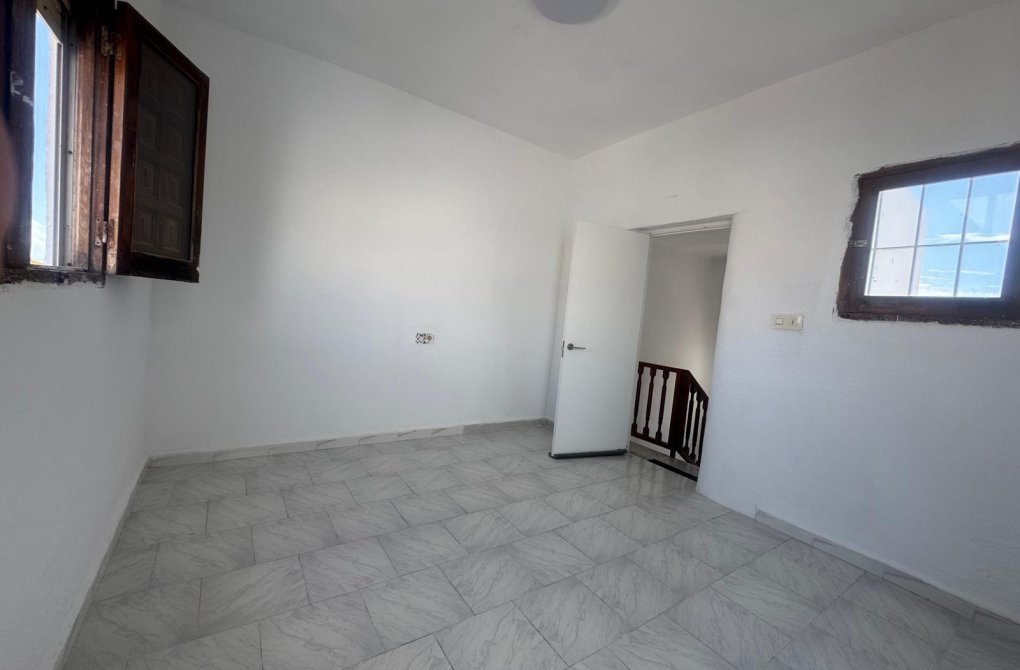 Resale - Terraced house - Torrevieja - Los Frutales