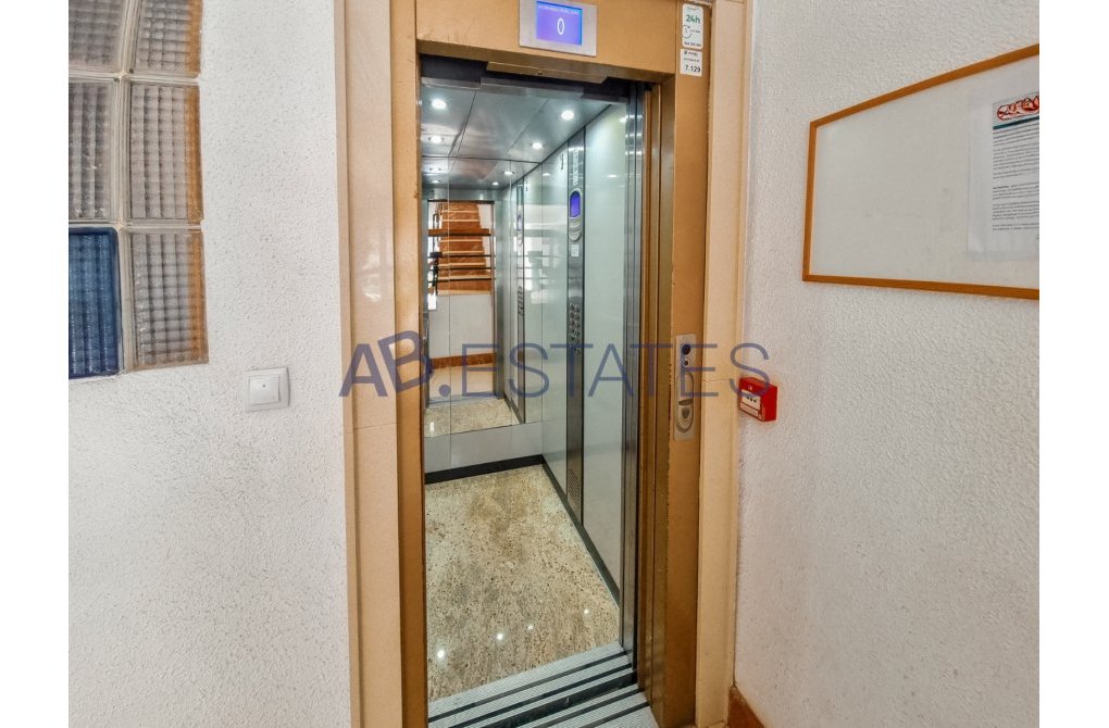 Resale - Apartment - Torrevieja - Acequion