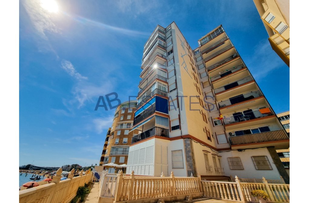 Resale - Apartment - Torrevieja - Acequion