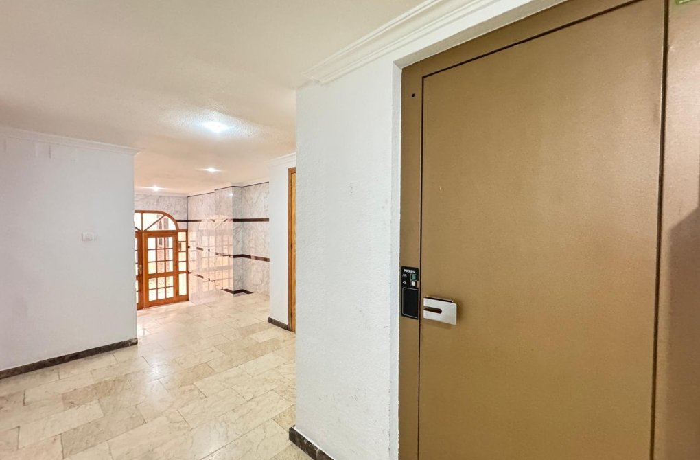 Resale - Studio - Torrevieja - Playa de los locos