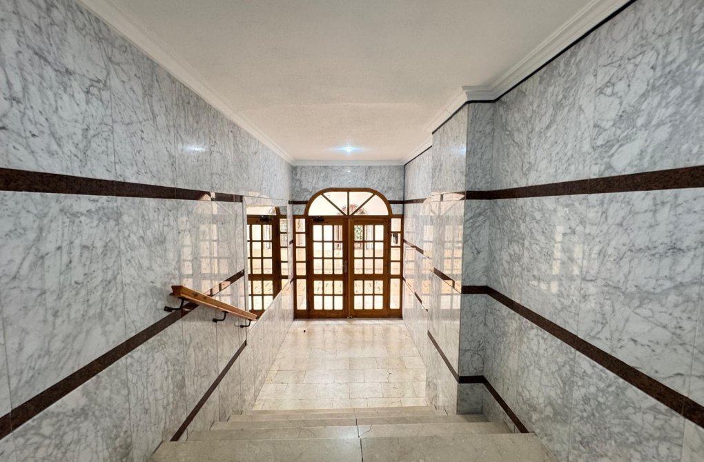 Resale - Studio - Torrevieja - Playa de los locos