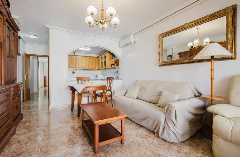 Resale - Apartment - Torrevieja - Acequion
