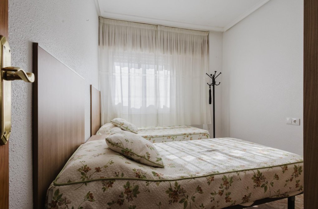 Resale - Apartment - Torrevieja - Acequion