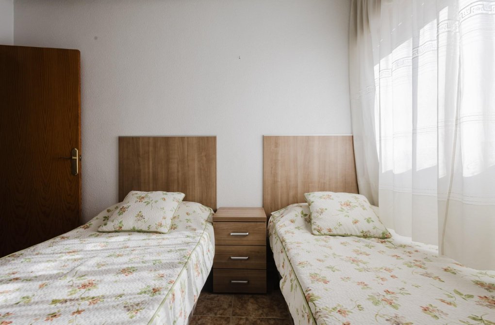 Resale - Apartment - Torrevieja - Acequion