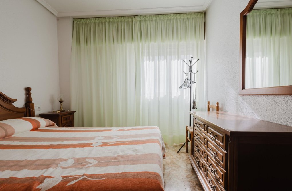 Resale - Apartment - Torrevieja - Acequion