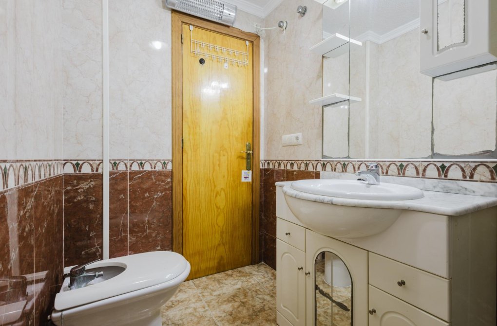 Resale - Apartment - Torrevieja - Acequion