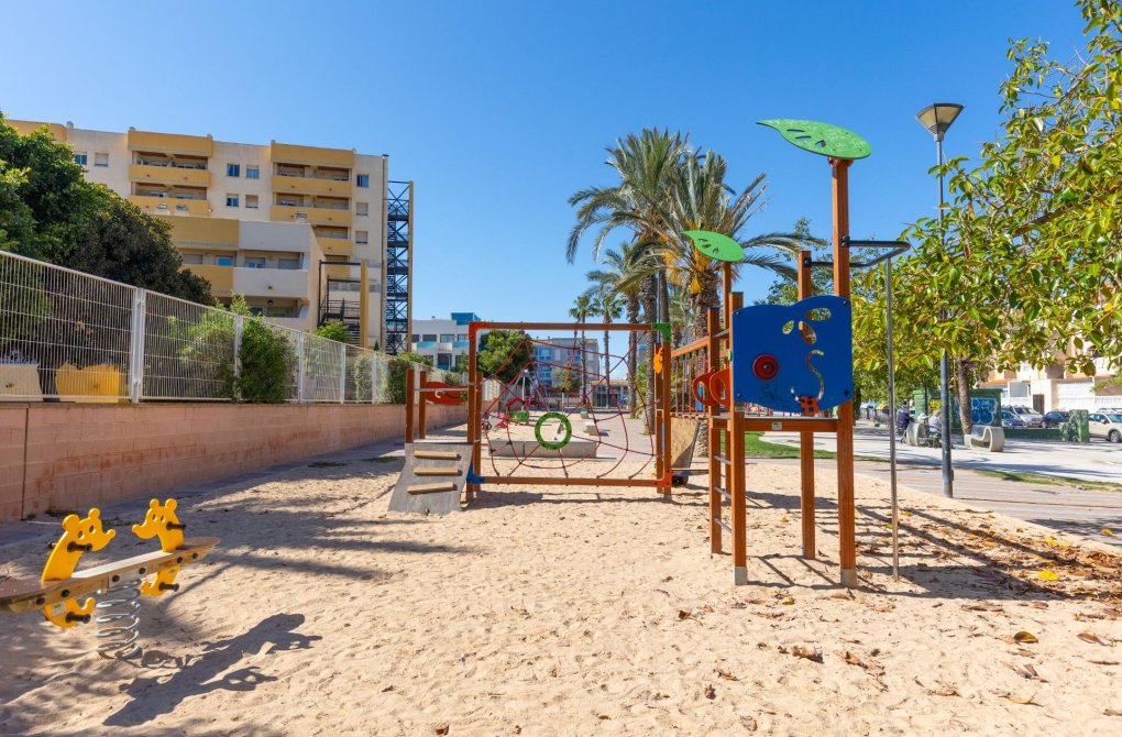 Resale - Apartment - Torrevieja - Estacion de autobuses