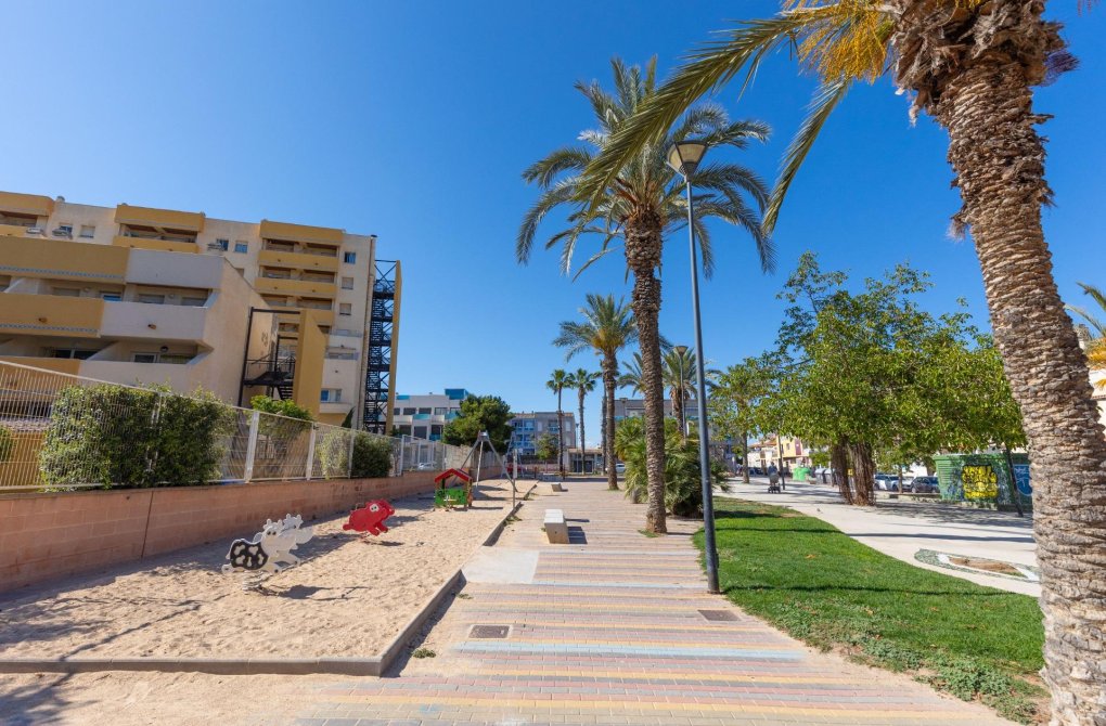 Resale - Apartment - Torrevieja - Estacion de autobuses