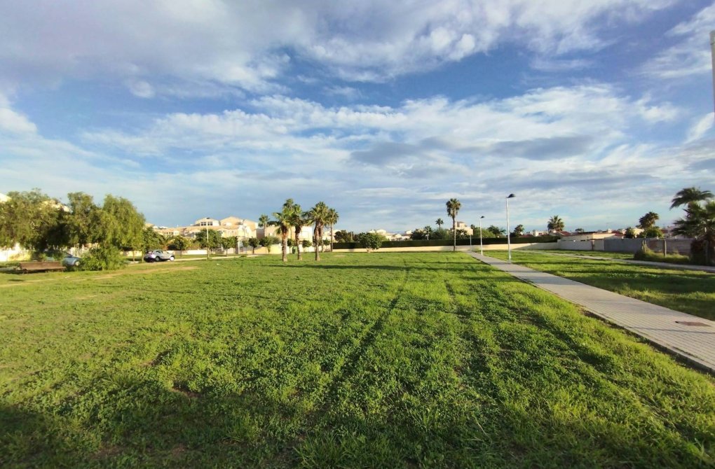 Resale - Villa - Torrevieja - La Siesta - El Salado - Torreta