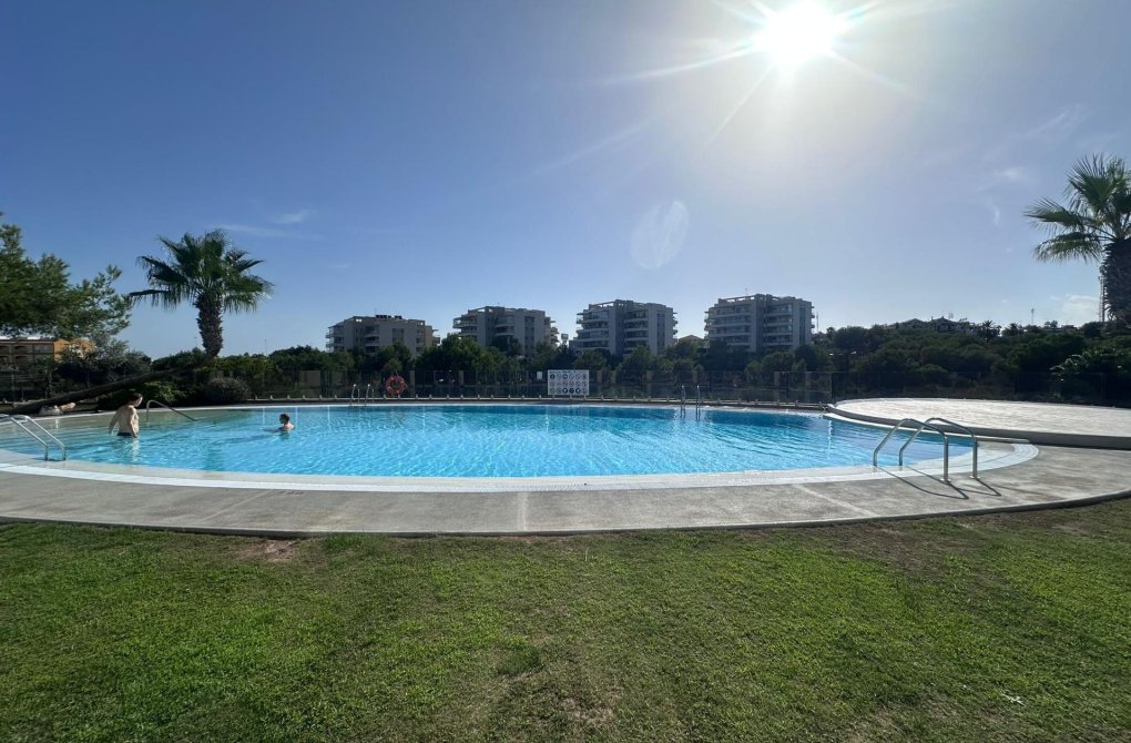 Resale - Apartment - Orihuela Costa - Villamartin