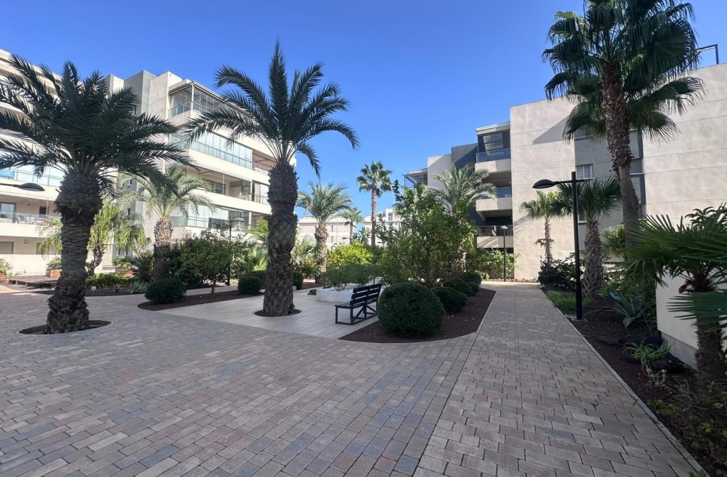 Resale - Apartment - Orihuela Costa - Villamartin