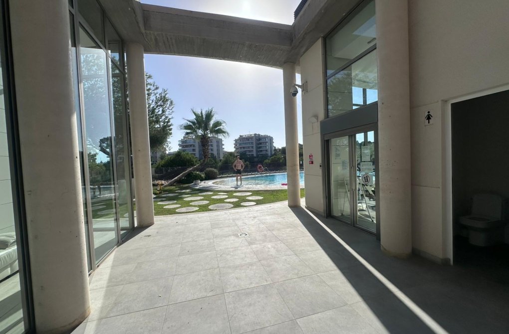 Resale - Apartment - Orihuela Costa - Villamartin