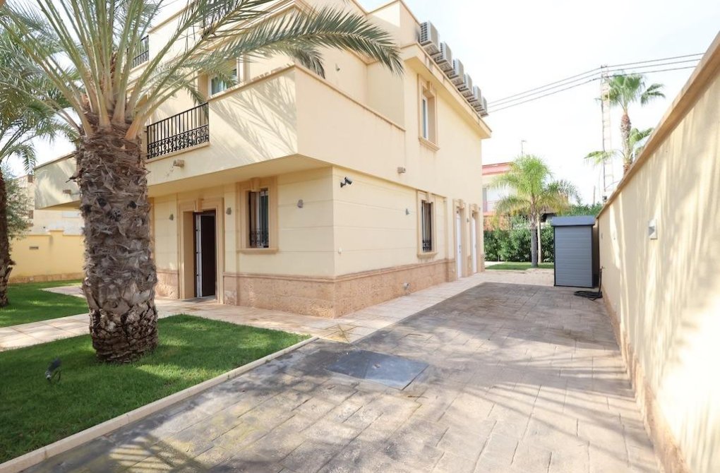 Resale - Chalet - Cabo Roig - Costa blanca