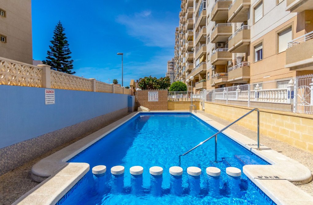 Resale - Apartment - Torrevieja - Centro