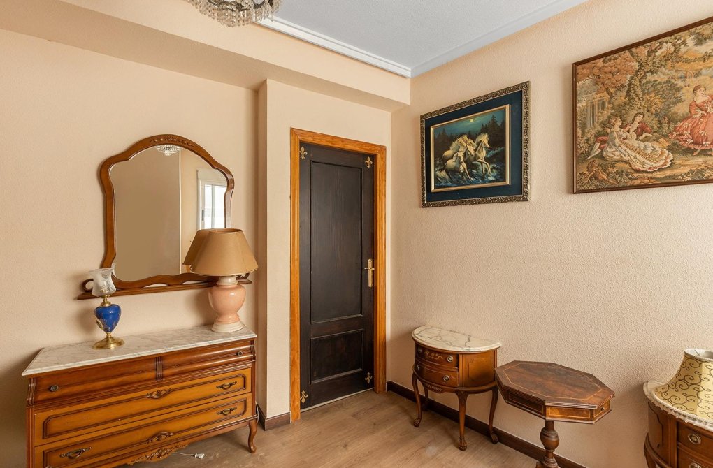 Resale - Apartment - Torrevieja - Estacion de autobuses