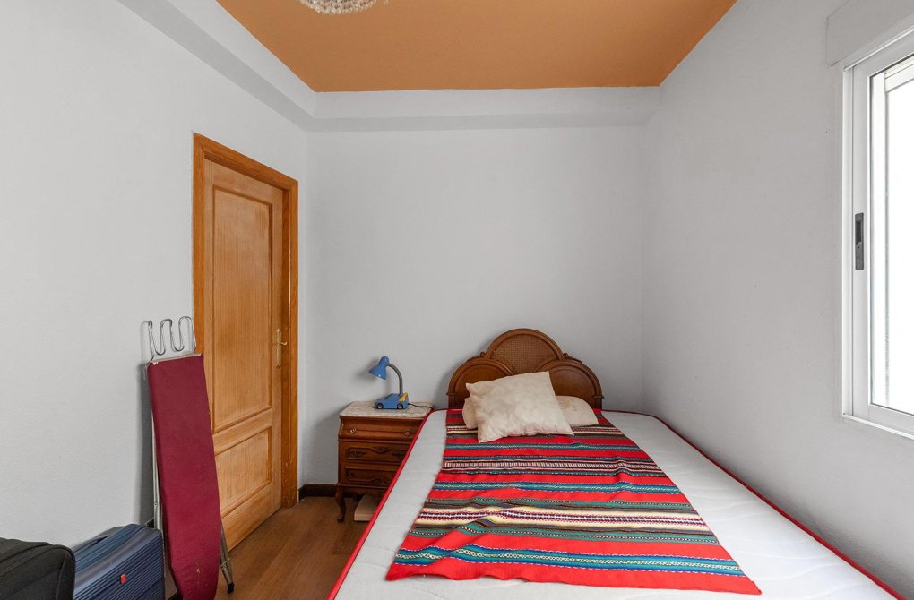 Resale - Apartment - Torrevieja - Estacion de autobuses