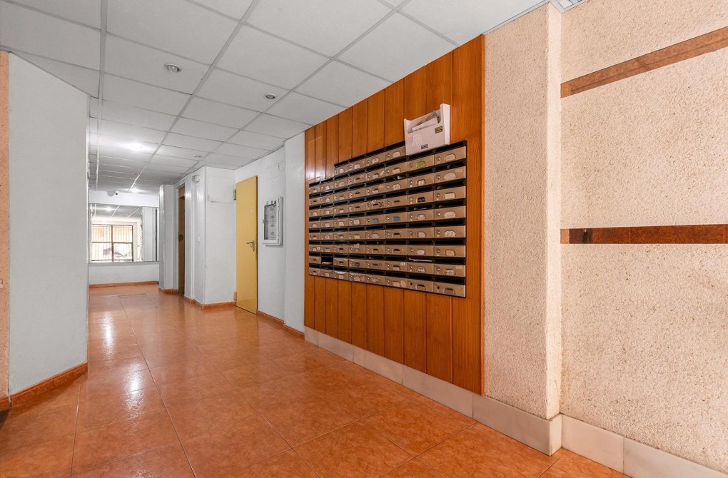 Resale - Apartment - Torrevieja - Estacion de autobuses