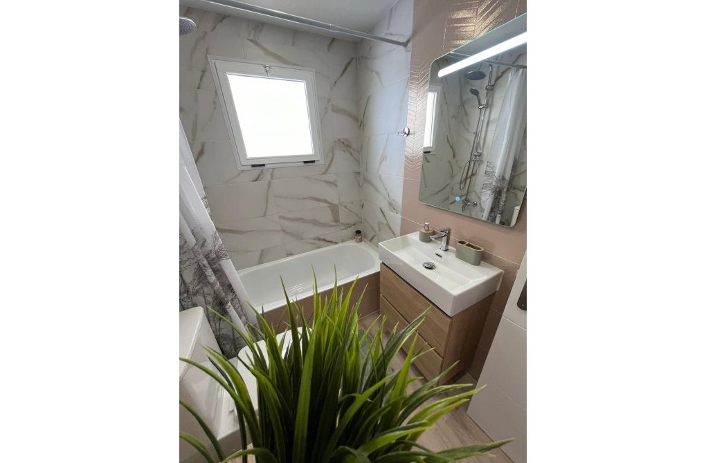 Resale - Apartment - Torrevieja - Playa del cura