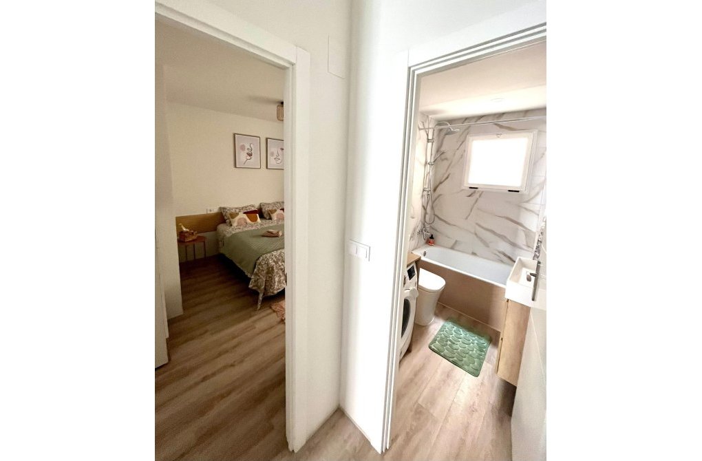 Resale - Apartment - Torrevieja - Playa del cura