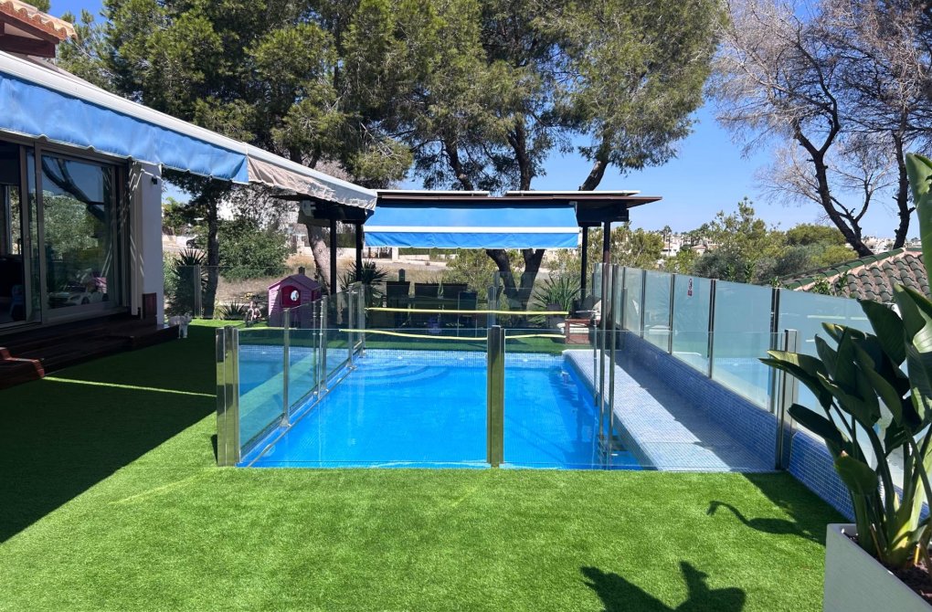 Resale - Chalet - Orihuela Costa - Montezenia