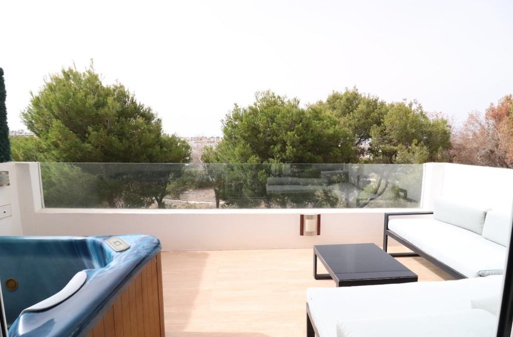 Resale - Chalet - Orihuela Costa - Montezenia