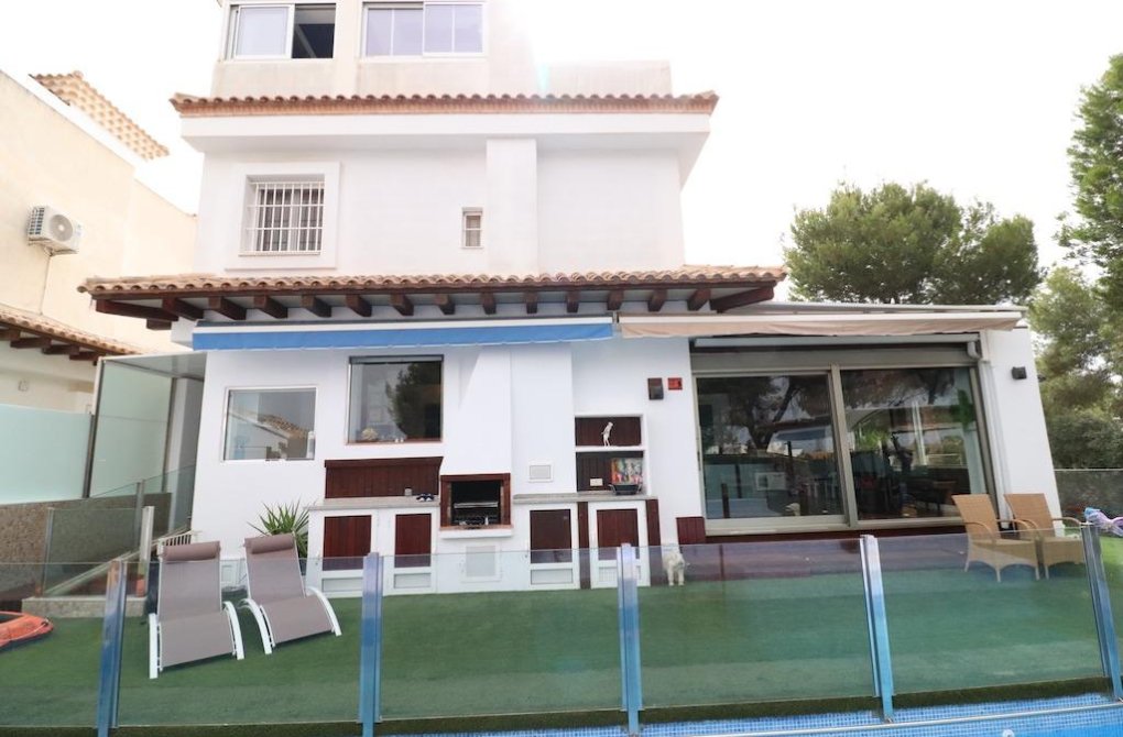 Resale - Chalet - Orihuela Costa - Montezenia