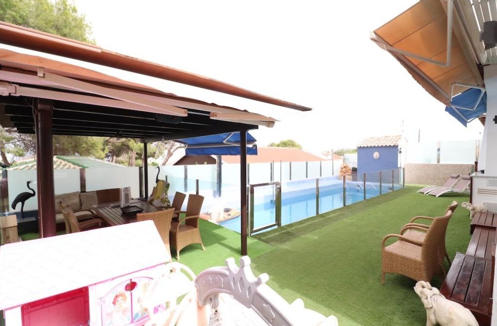 Resale - Chalet - Orihuela Costa - Montezenia