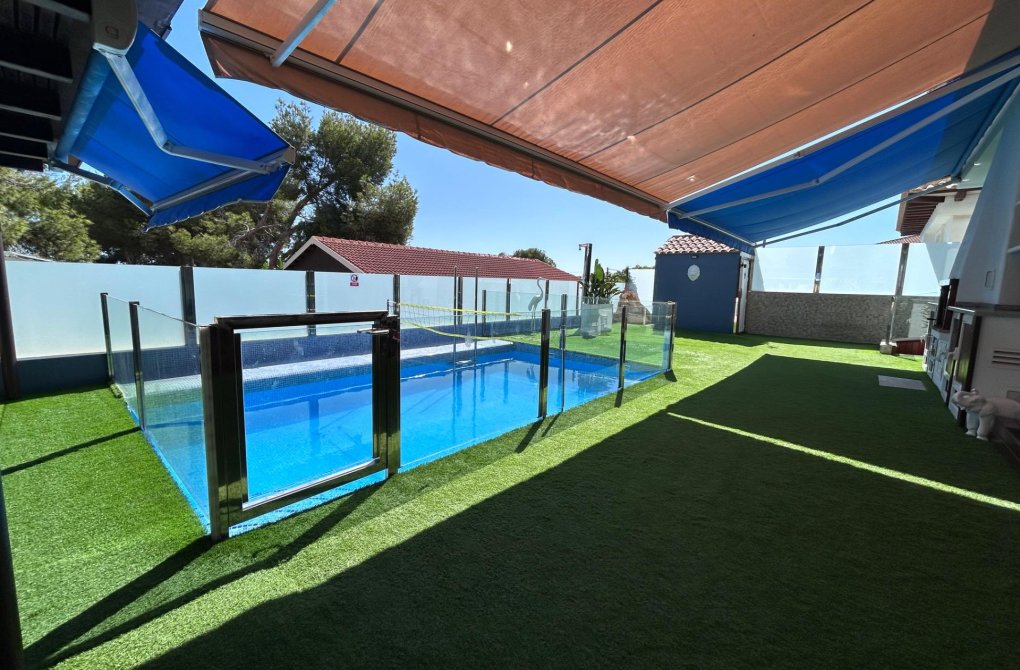 Resale - Chalet - Orihuela Costa - Montezenia