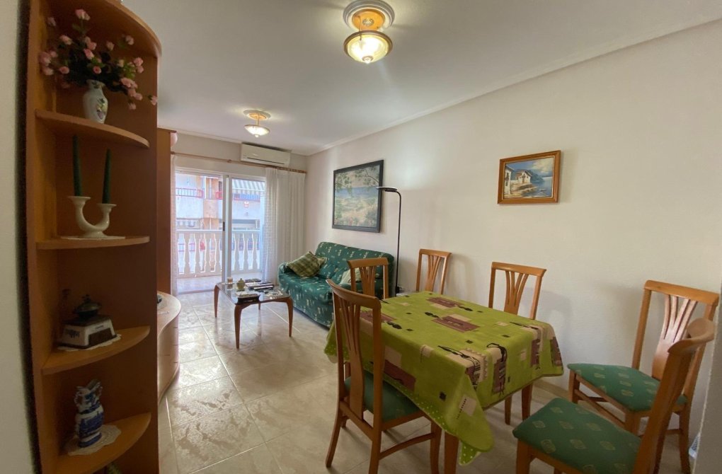 Resale - Apartment - Torrevieja - Playa del cura