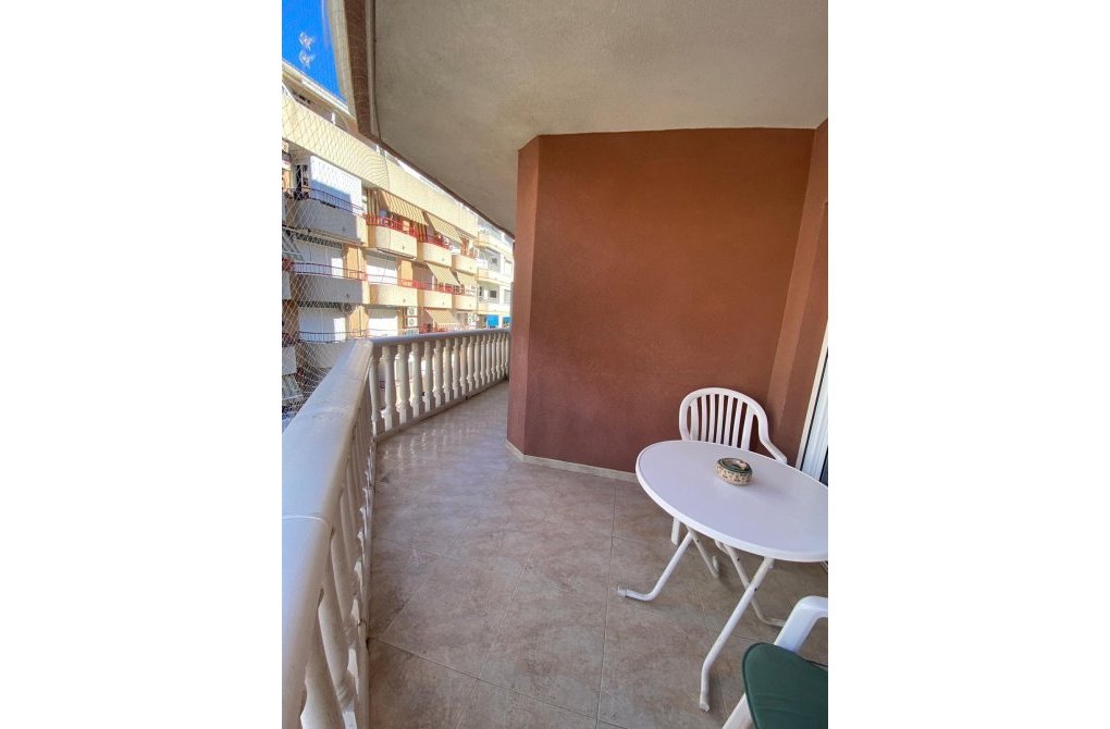 Resale - Apartment - Torrevieja - Playa del cura