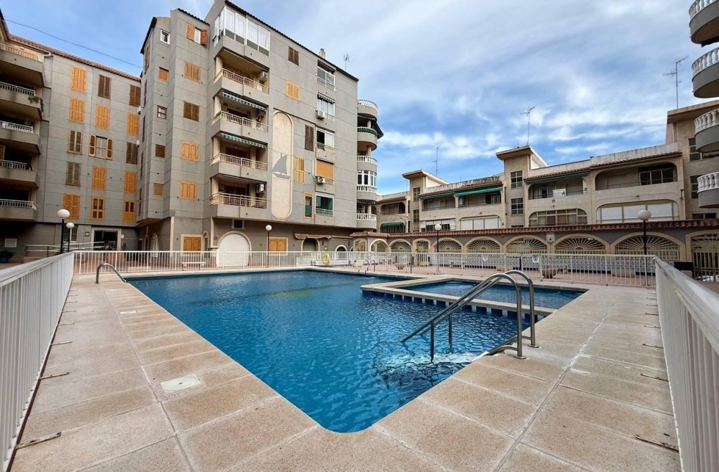 Resale - Apartment - Torrevieja - Acequion