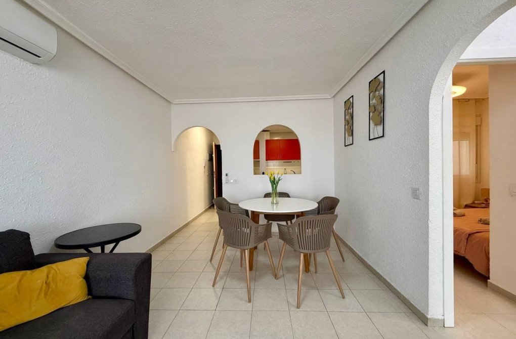 Resale - Apartment - Torrevieja - Acequion