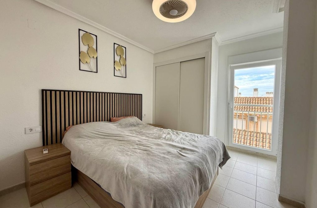 Resale - Apartment - Torrevieja - Acequion