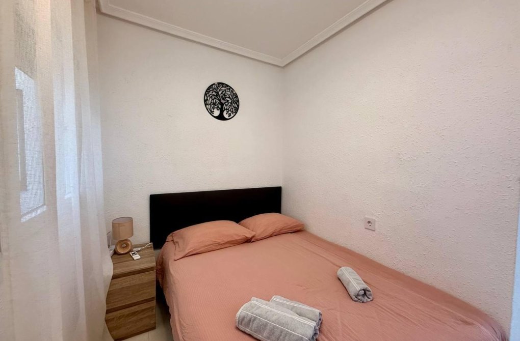 Resale - Apartment - Torrevieja - Acequion