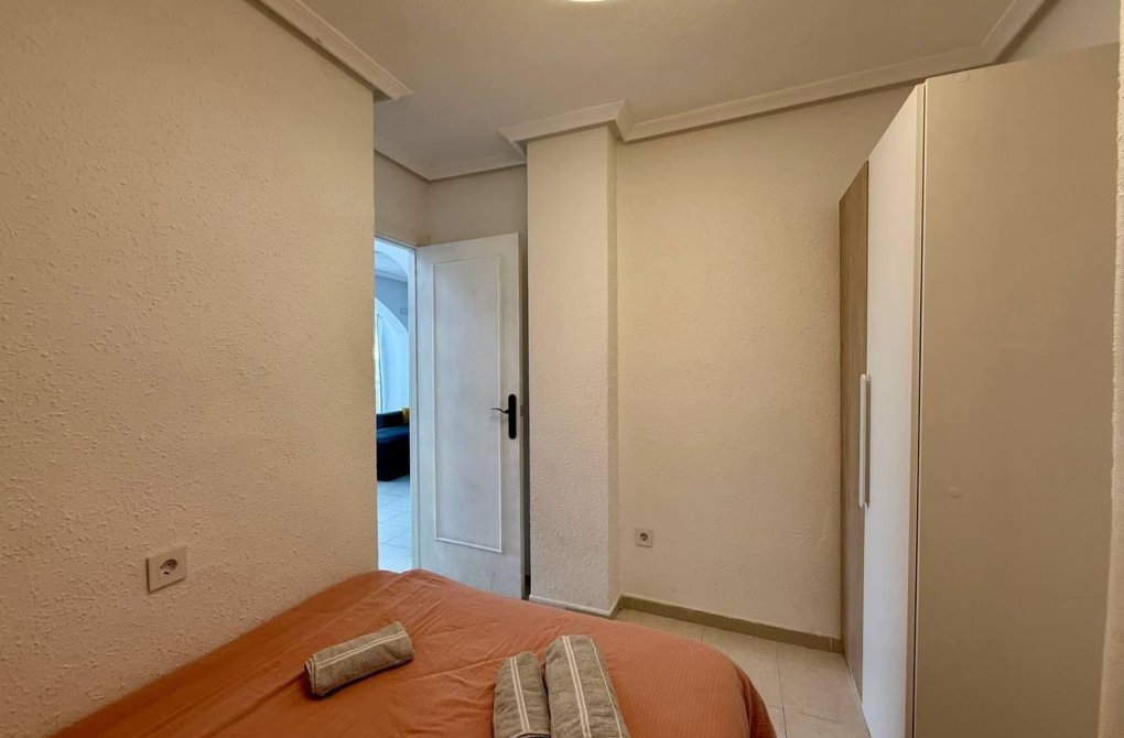 Resale - Apartment - Torrevieja - Acequion