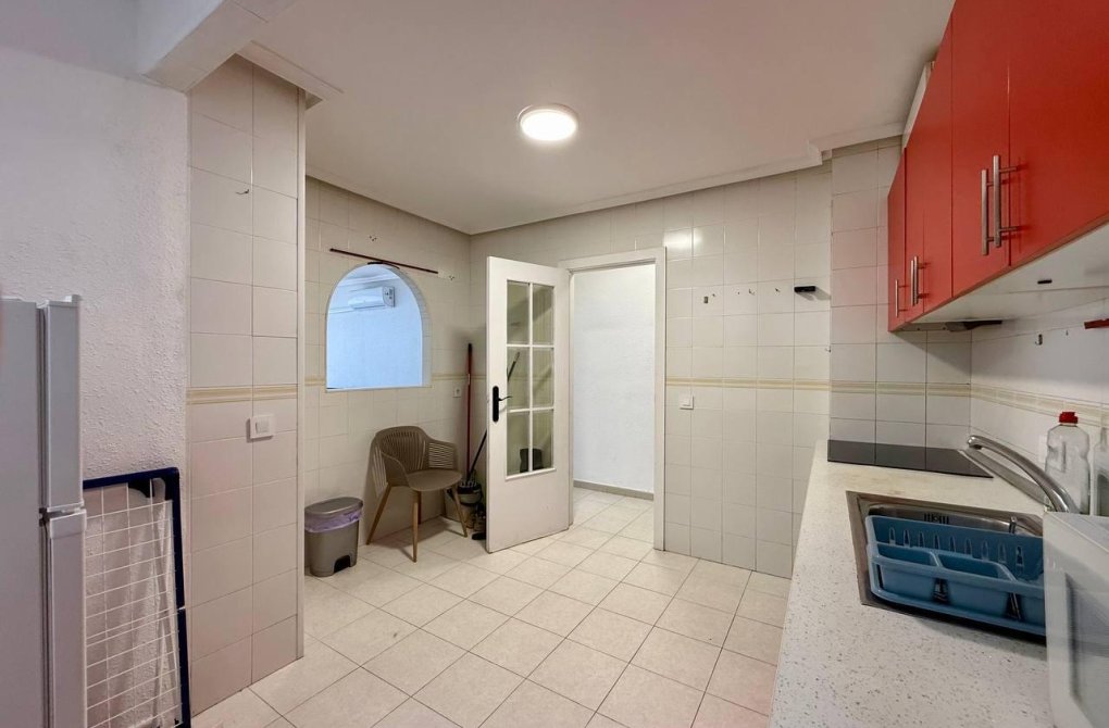 Resale - Apartment - Torrevieja - Acequion