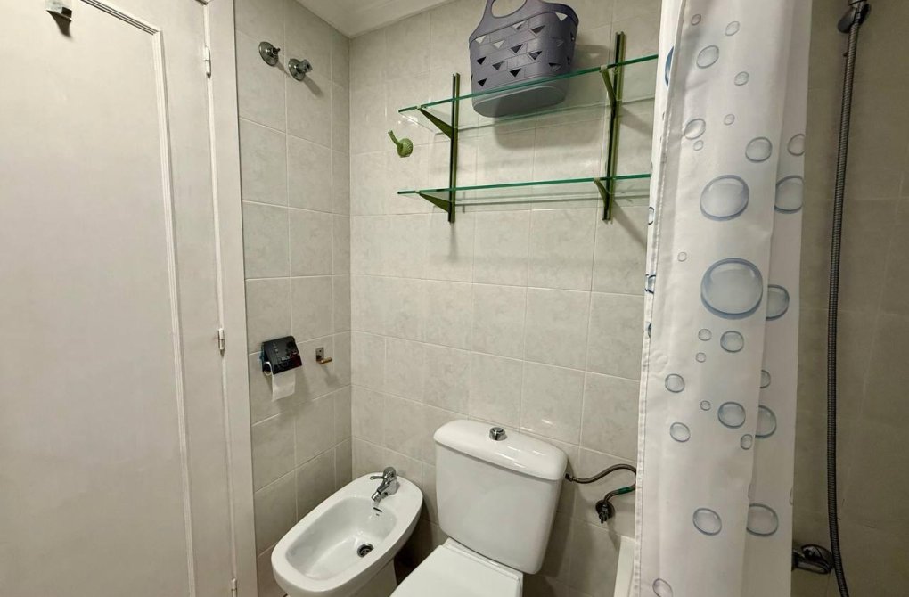 Resale - Apartment - Torrevieja - Acequion