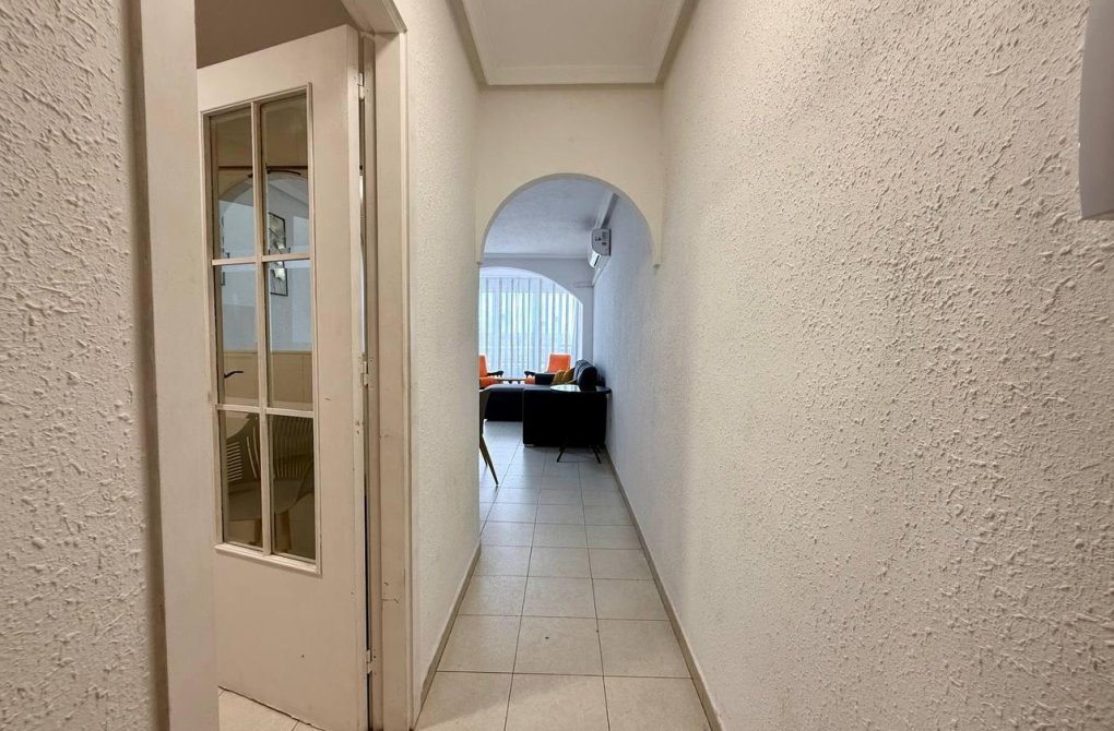 Resale - Apartment - Torrevieja - Acequion