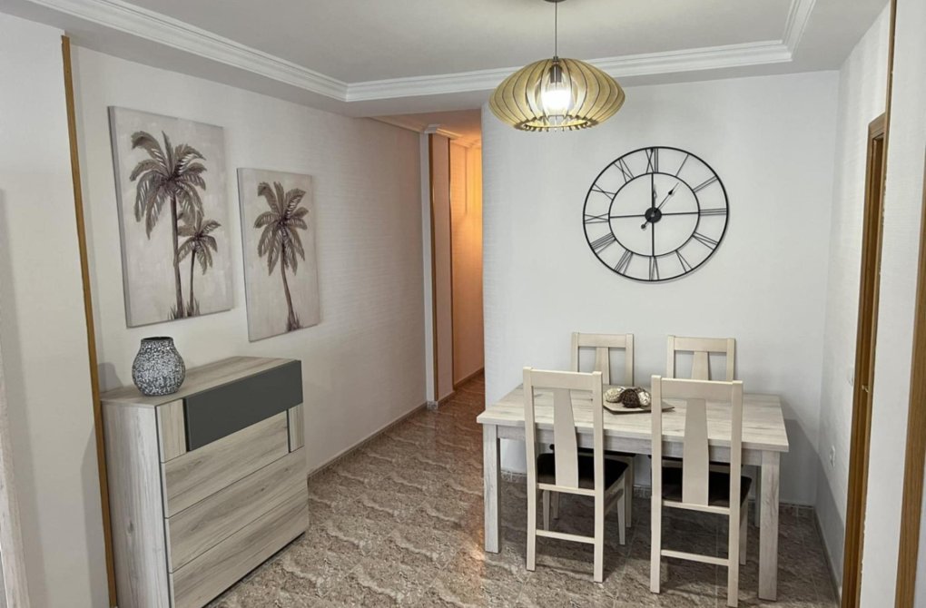 Resale - Apartment - Torrevieja - Playa del cura